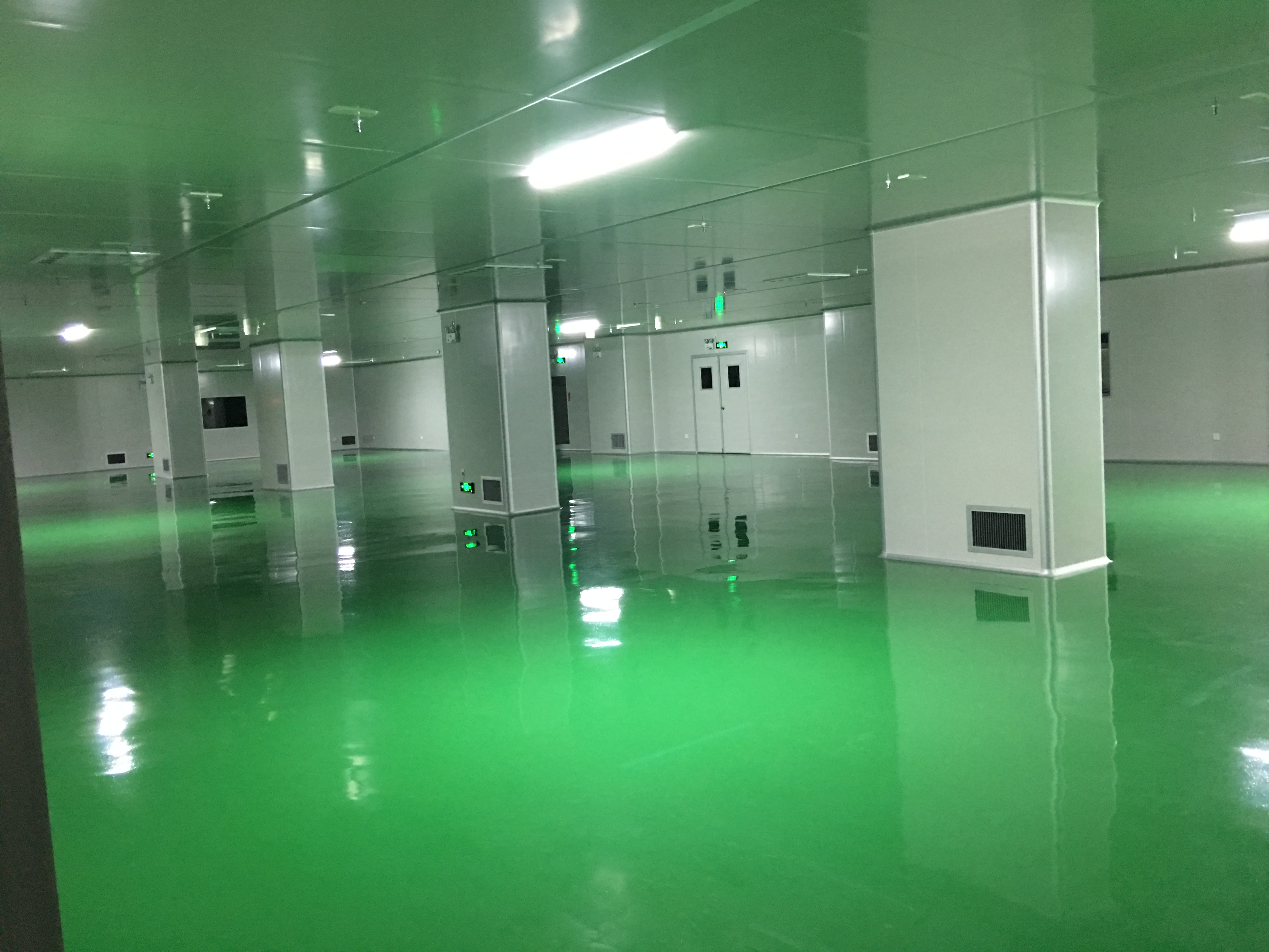 十萬(wàn)級(jí)凈化工程 構(gòu)筑高潔凈的無(wú)塵車間環(huán)境